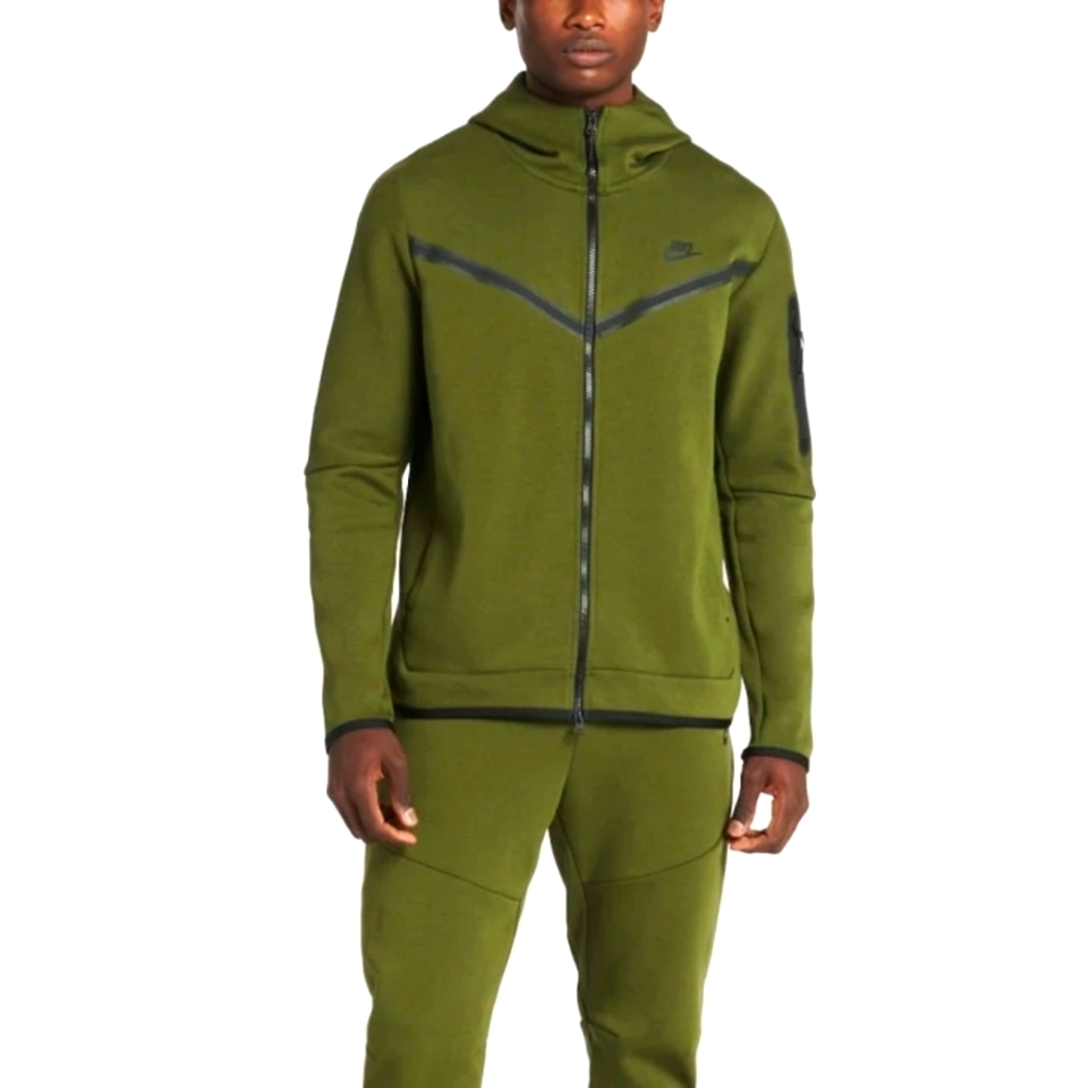 Nike Tech jogging suit...
